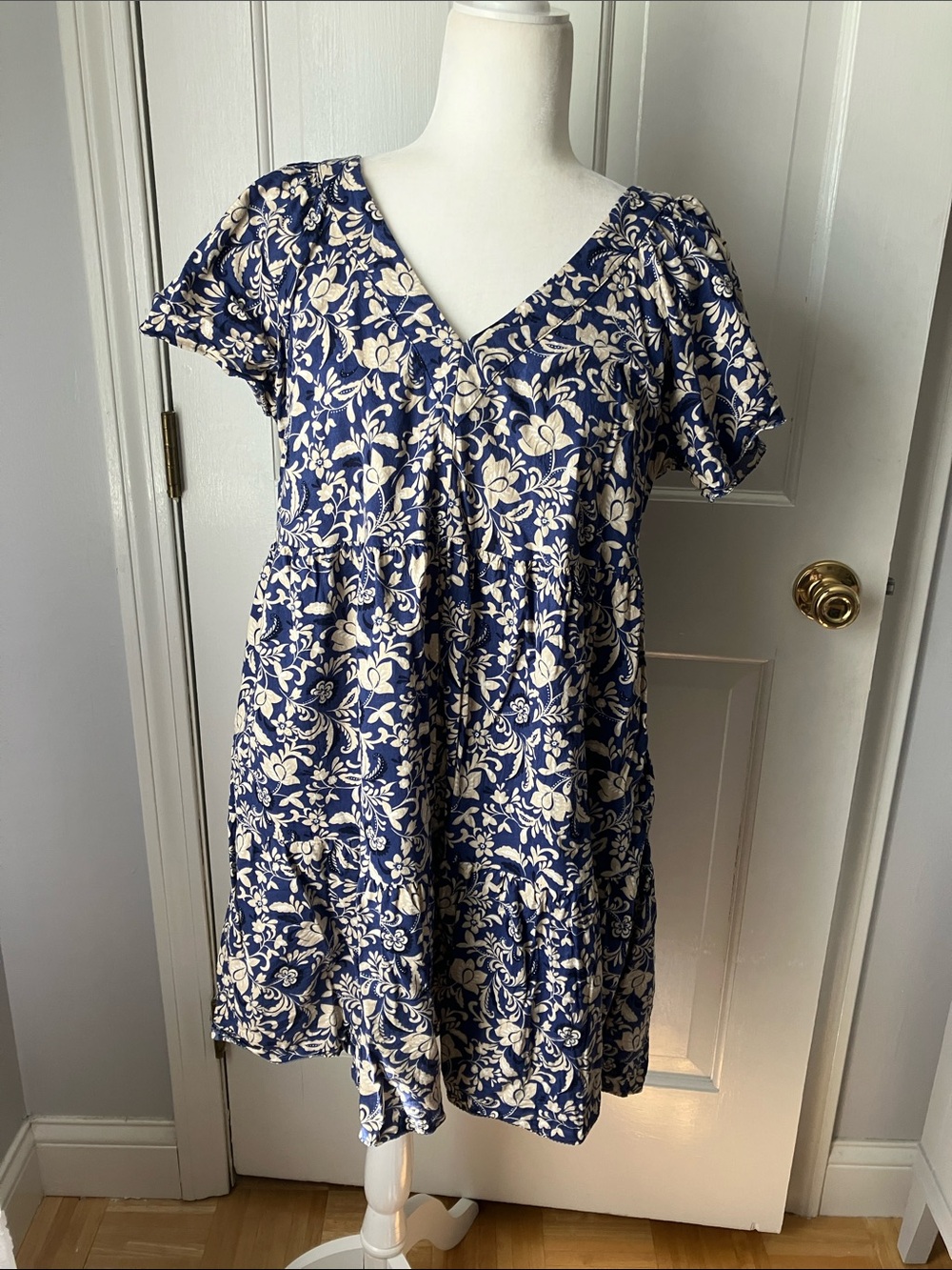 Loose flowy summer dress blue tan vneck flutter sleeve pockets EUC M